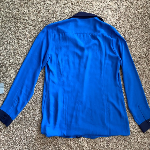 New blue blouse - Picture 3 of 3